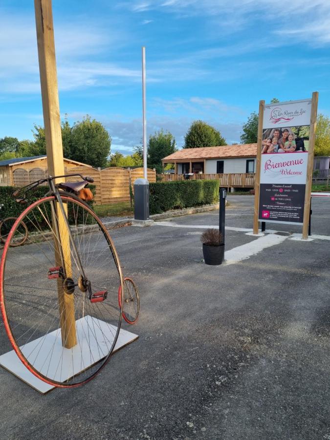 Mobil-home, hotelier, tente safari wood lodge Bois Morin Buitenkant foto