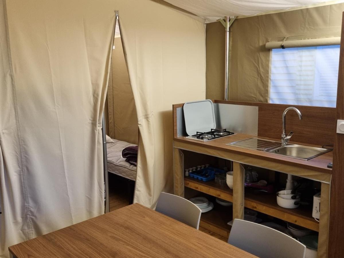 Mobil-home, hotelier, tente safari wood lodge Bois Morin Buitenkant foto