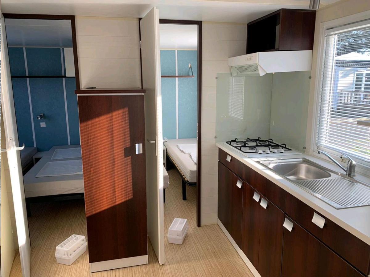Mobil-home, hotelier, tente safari wood lodge Bois Morin Buitenkant foto