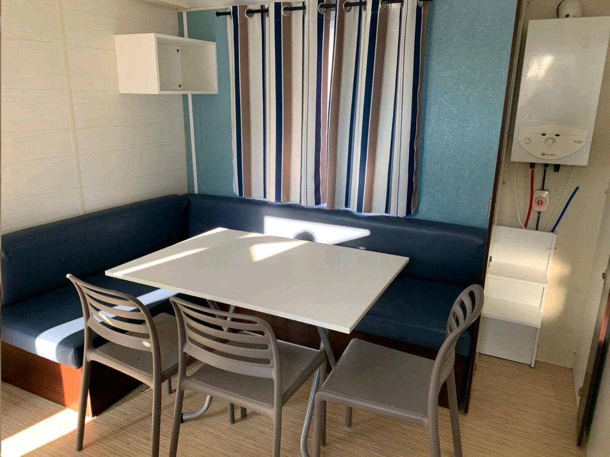 Mobil-home, hotelier, tente safari wood lodge Bois Morin Buitenkant foto